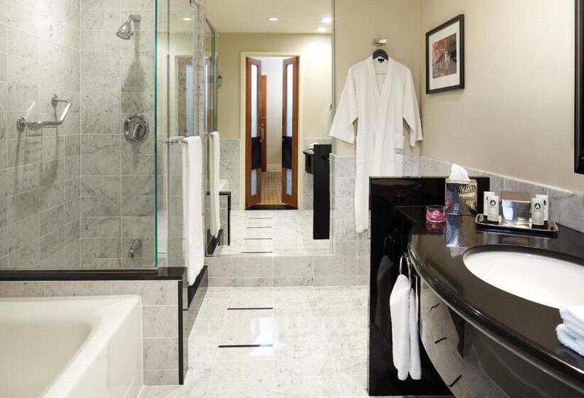キングサイズベッドのデラックスルーム, Sofitel Montreal Golden Mile