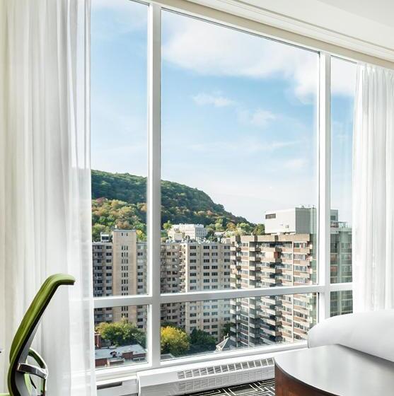 山の見えるジュニアスイート, Sofitel Montreal Golden Mile