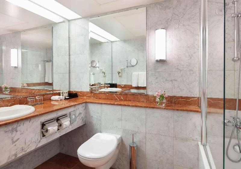 带大床的经典房间, Sofitel Warsaw Victoria