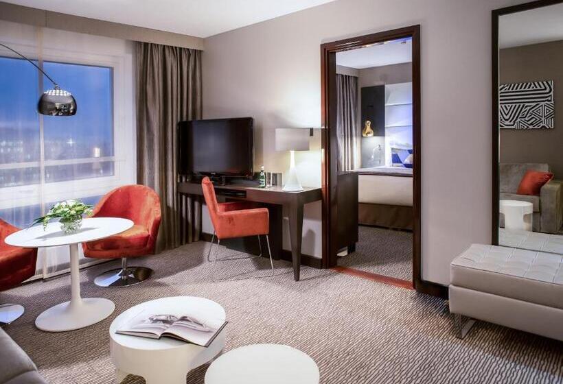 带大床的小型套房, Sofitel Warsaw Victoria