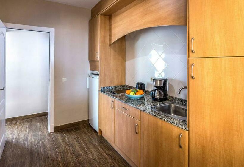 Люкс Премиум Вид на Бассейн, Vitalclass Lanzarote Resort