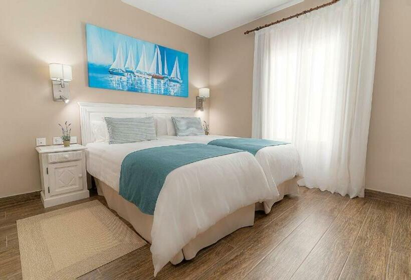 Люкс Премиум Вид на Бассейн, Vitalclass Lanzarote Resort