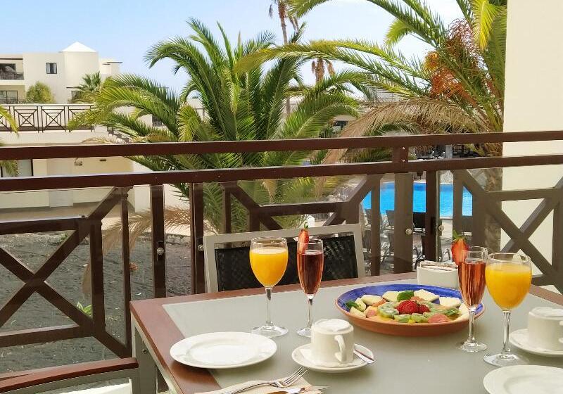 Номер Стандарт Вид на Бассейн, Vitalclass Lanzarote Resort