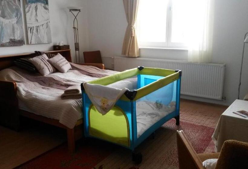 آپارتمان 3 خوابه, Farkaskő Vendégház