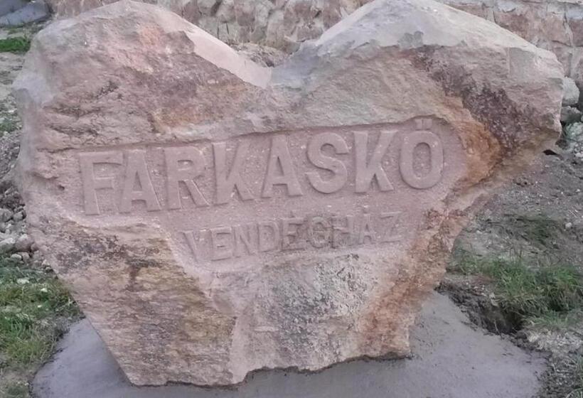 آپارتمان 3 خوابه, Farkaskő Vendégház