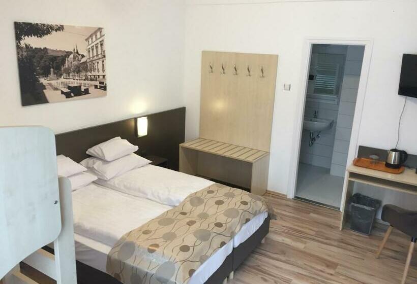 Четырехместный Номер Стандарт, Pizza Tábor Apartman