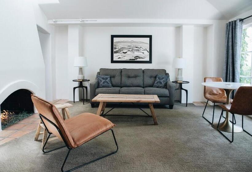 스위트, Cottage Inn & Spa