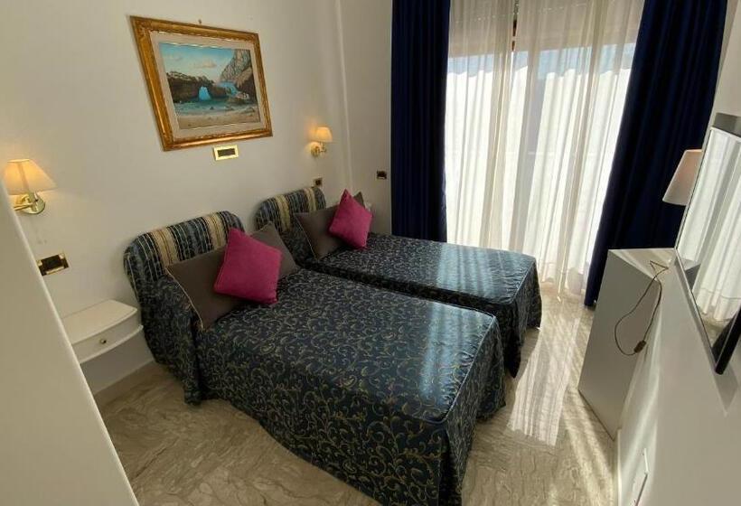 带泳池观景的豪华房, Capri Bougainville