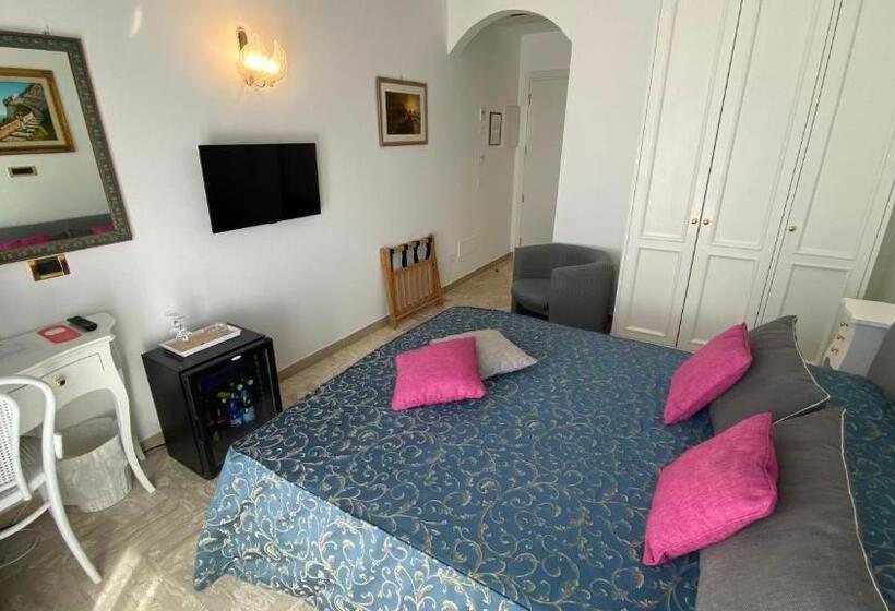 Quarto Superior Vista Piscina, Capri Bougainville