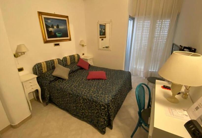 Quarto Estandar, Capri Bougainville