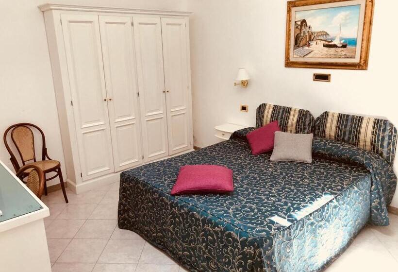 标准三人间内部客房, Capri Bougainville