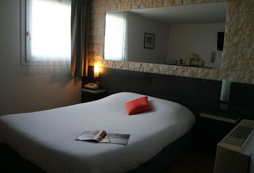 Номер Стандарт, Hôtel Restaurant Le Relais   Pau Nord