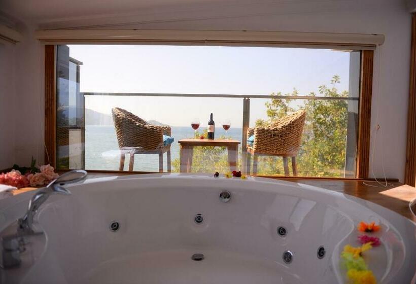 1 Bedroom Penthouse Apartment, George S Boutique