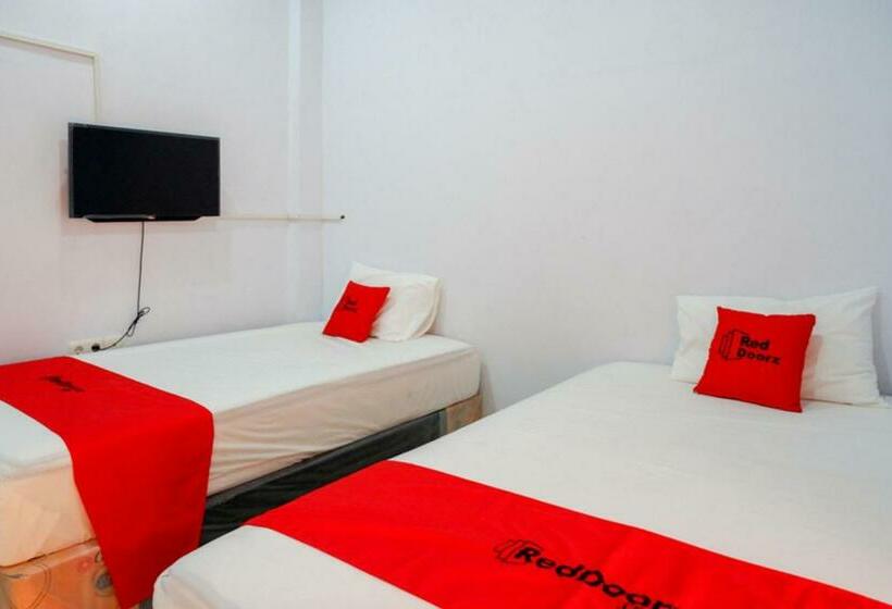 Номер Стандарт, Reddoorz Plus At Hawai Inn Near Mall Of Panakukang