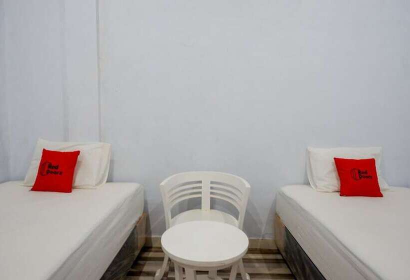 Номер Стандарт, Reddoorz Plus At Hawai Inn Near Mall Of Panakukang