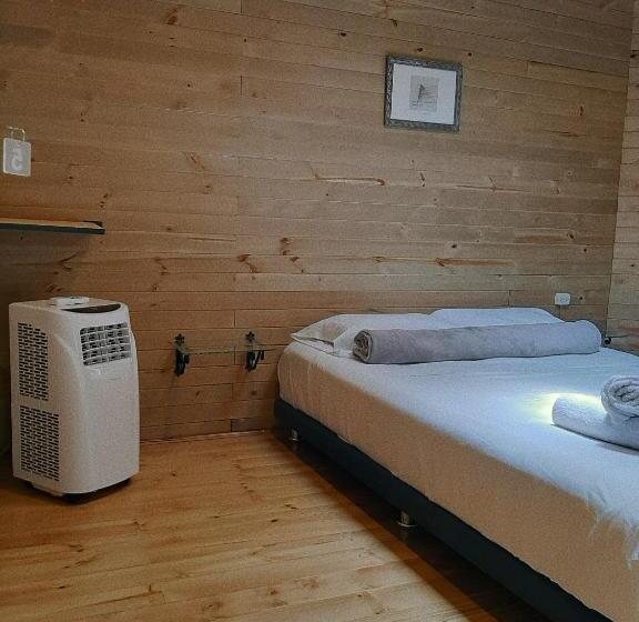 חדר דלוקס, Cloud9 Hostel