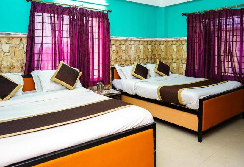 Klassiskt Fyrbäddsrum, Tirupati Lodge Njp