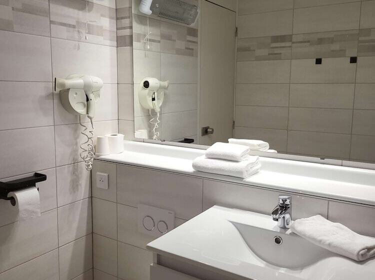 Номер Стандарт, Kyriad Bellegarde  Genève