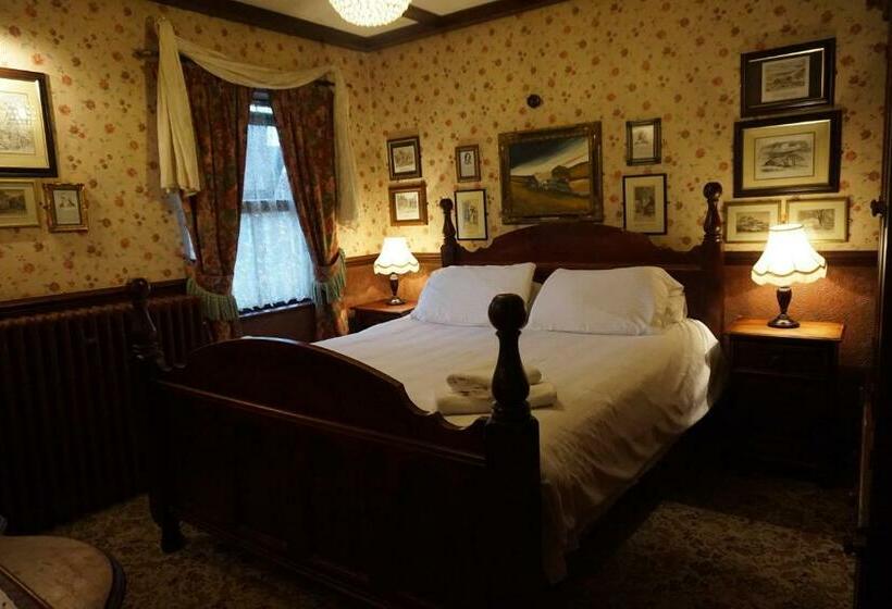 Номер Стандарт, The Butlers