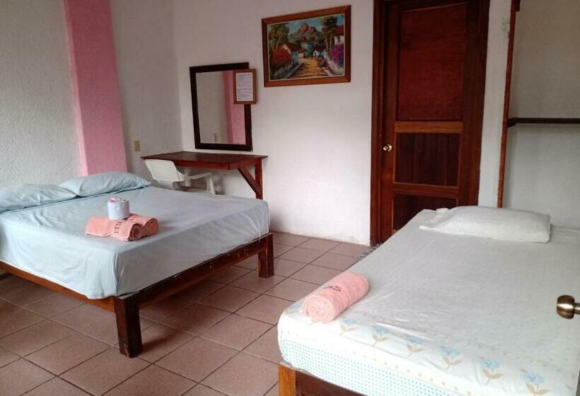 اتاق استاندارد سه نفره, Posada Lolas Lino