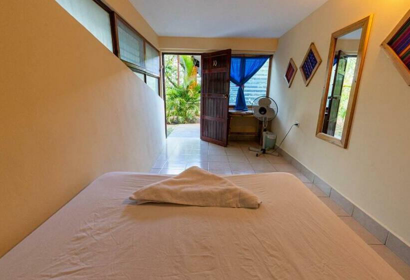 اتاق استاندارد با سرویس بهداشتی مشترک, Paradiso Hostel