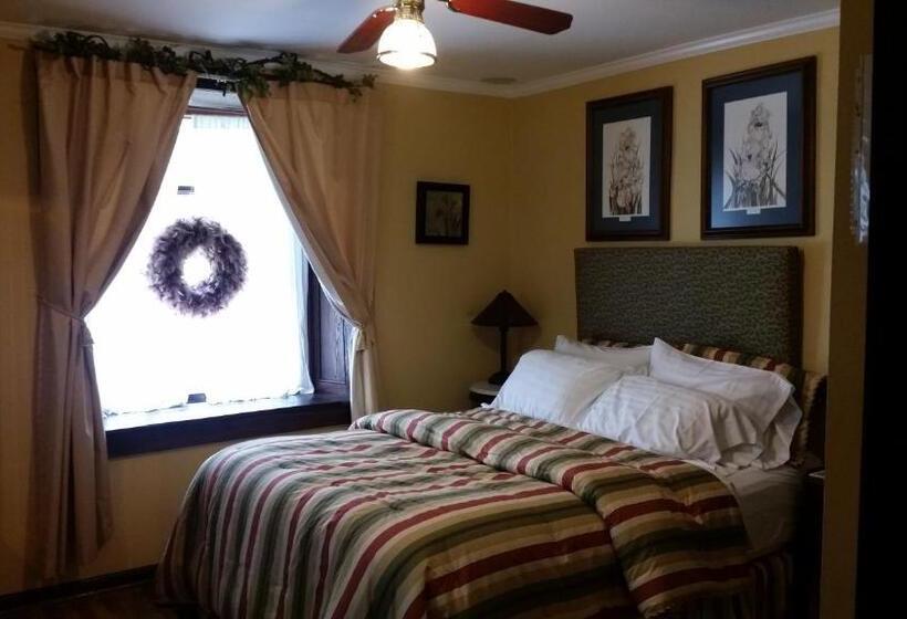 Номер Deluxe, Stone Manor Boutique Inn