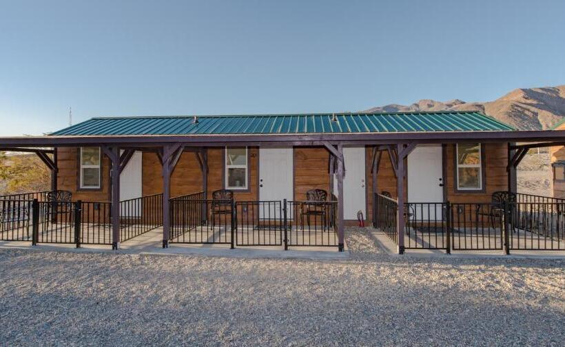Хижина, Panamint Springs Motel & Tents