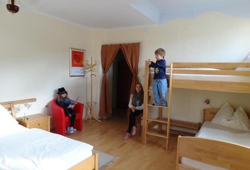 Семейный Номер, Gasthof Eschau