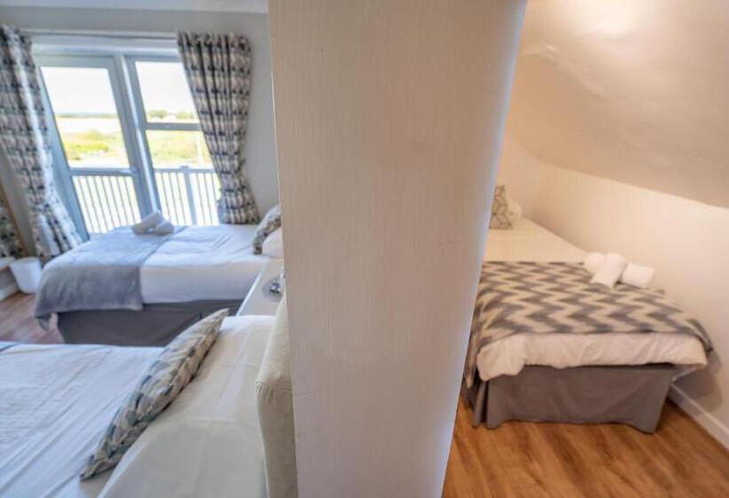 اتاق استاندارد سه تخته با بالکن, Coral Gables Guesthouse & Campsite