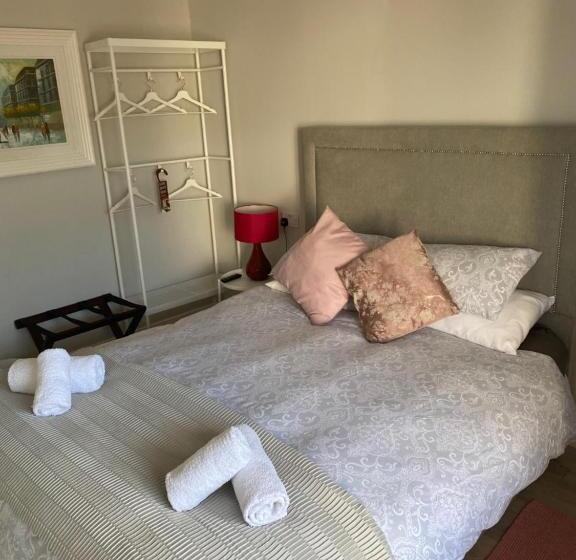 سوئیت با تخت بزرگ, Coral Gables Guesthouse & Campsite