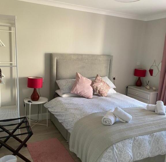 سوئیت با تخت بزرگ, Coral Gables Guesthouse & Campsite