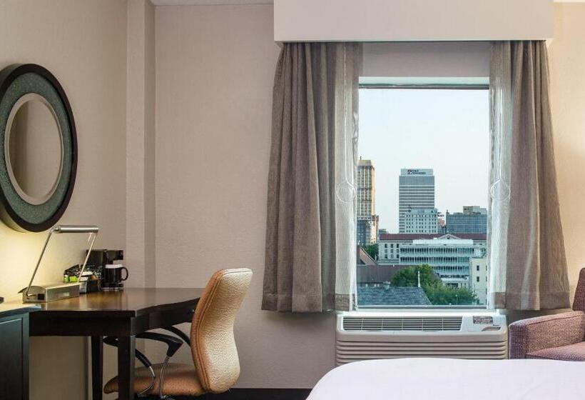 Standaardkamer met Kingsize Bed Aangepast voor Gehandicapten, Crowne Plaza Memphis Downtown, An Ihg