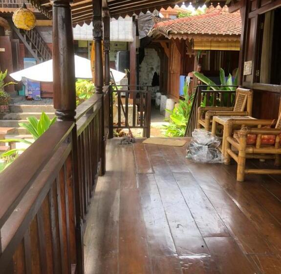 Студио Стандарт Вид на Бассейн, Green Paddy Hostel & Villa