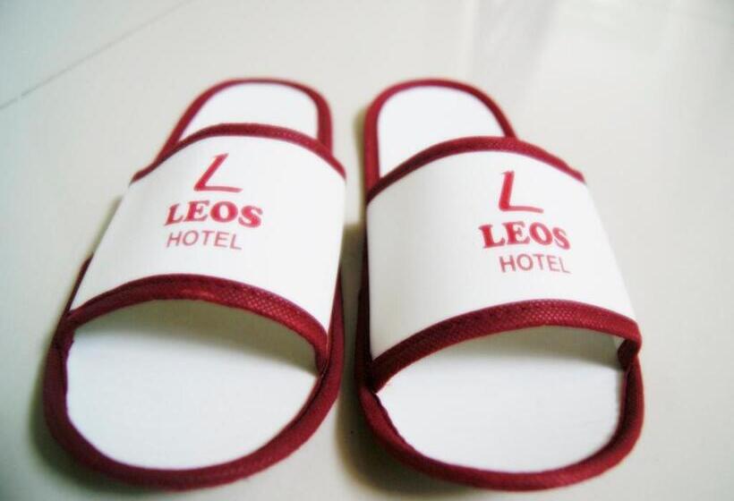 이코노미 룸, Leos