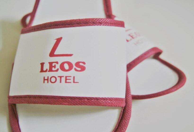 Suíte Júnior Deluxe, Leos