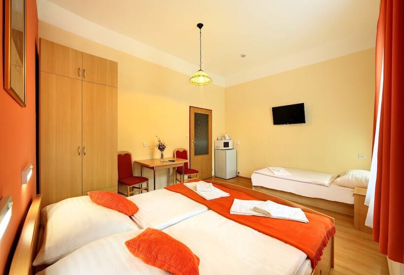 اتاق استاندارد سه نفره, Golden City Garni