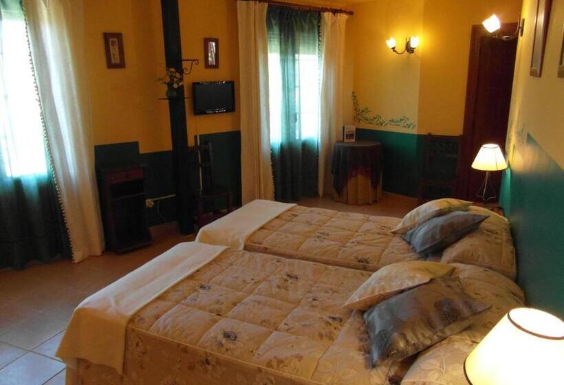 Номер Стандарт Трехместный, La Casa Del Filandón  Hotel Rural