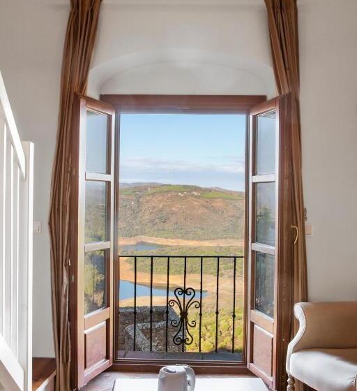 Номер Superior, Tugasa Castillo De Castellar
