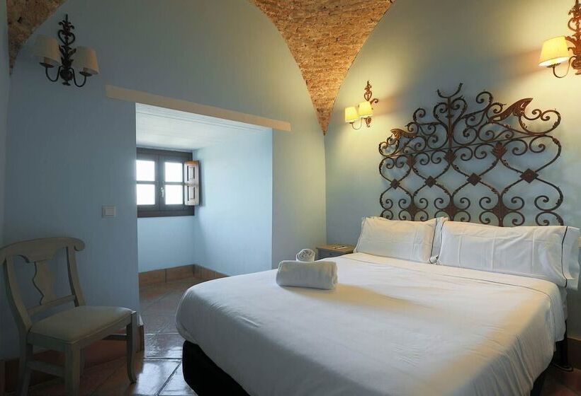Номер Superior, Tugasa Castillo De Castellar