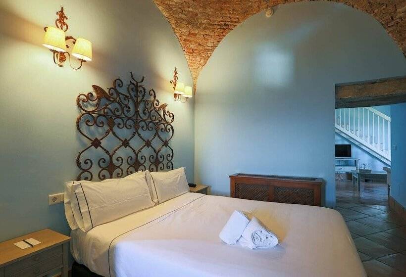 Номер Superior, Tugasa Castillo De Castellar