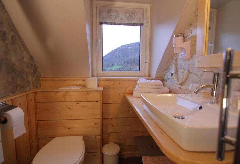 Номер Стандарт Вид на Горы, Auberge Le Cabaliros