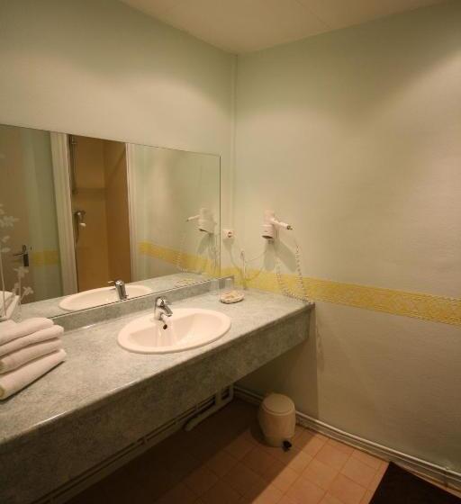 Четырехместный Номер Стандарт, Logis Hotel L Ange Couronne