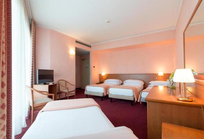 Четырехместный Номер Стандарт, Airport Hotel Bergamo