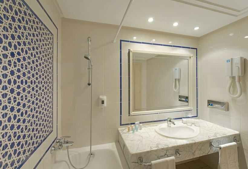 اتاق استاندارد با چشم‌انداز باغ, Iberostar Waves Averroes