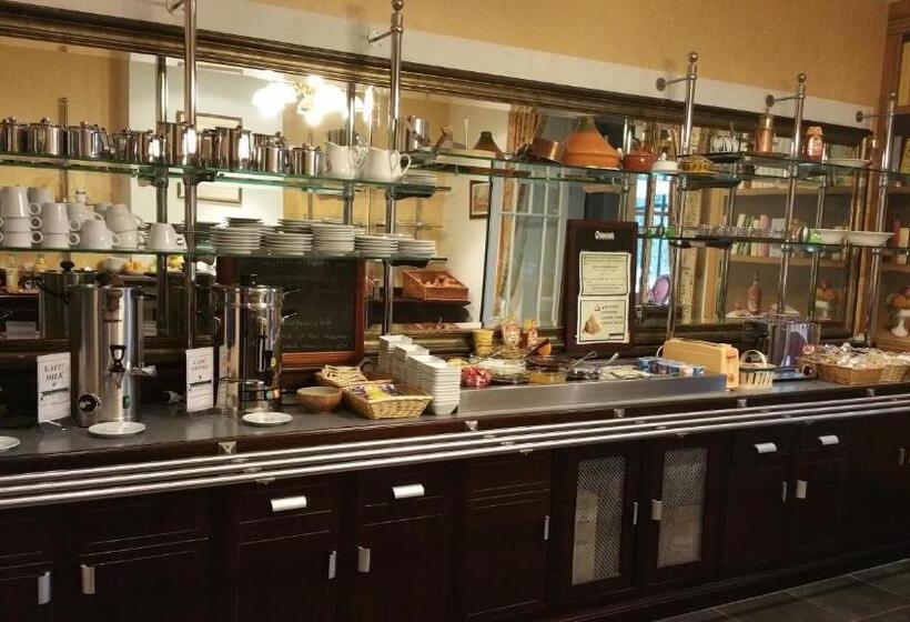 Студия Стандарт, Logis   Hotel Restaurant La Sapinière