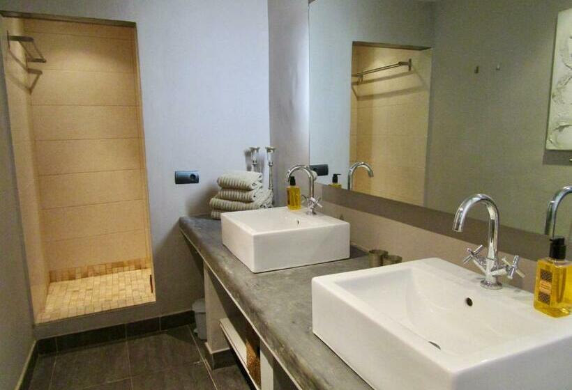 Семейный Номер, Casa Pura Vida