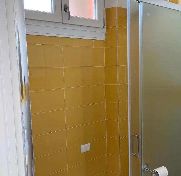 اتاق استاندارد یک نفره, Mambo Suites