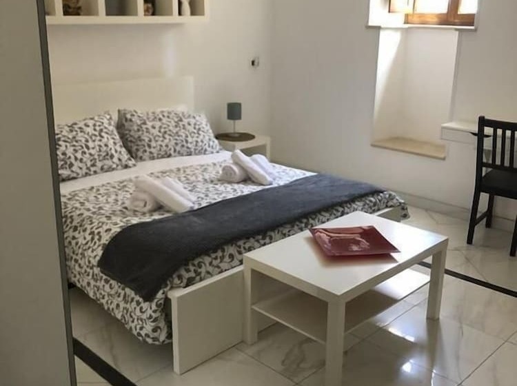 اتاق لوکس, U Palazzieddu