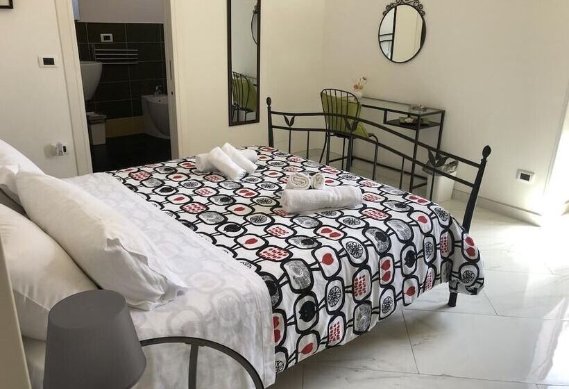 اتاق لوکس, U Palazzieddu