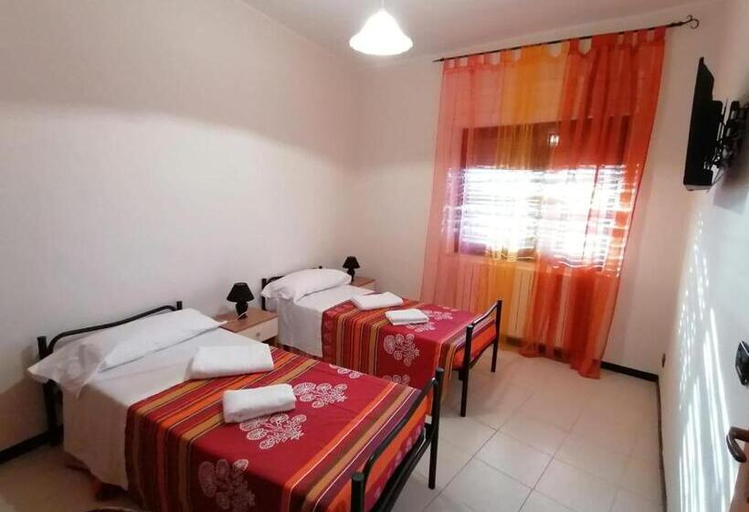 اتاق ساده سه‌ نفره, Bed And Breakfast Lagiocosa